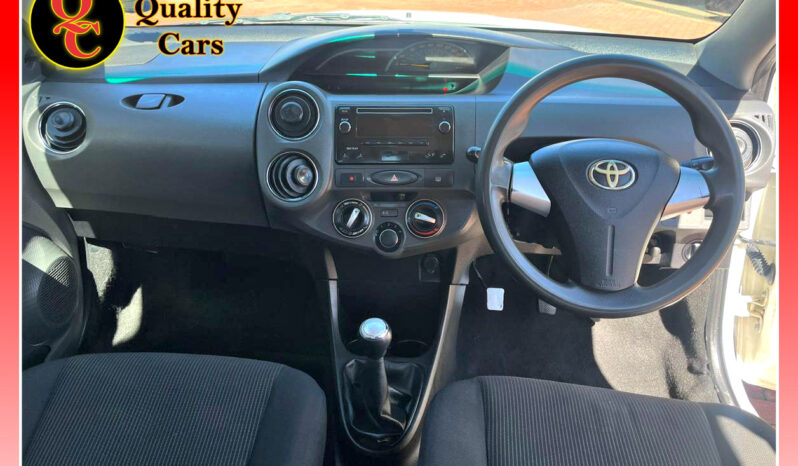 
								TOYOTA ETIOS 1.5 XS SPRINT full									