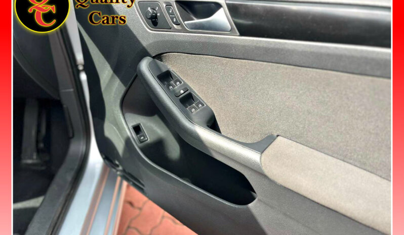 
								VW Jetta VI 1.4 TSI Comfortline full									