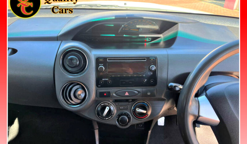 
								TOYOTA ETIOS 1.5 XS SPRINT full									