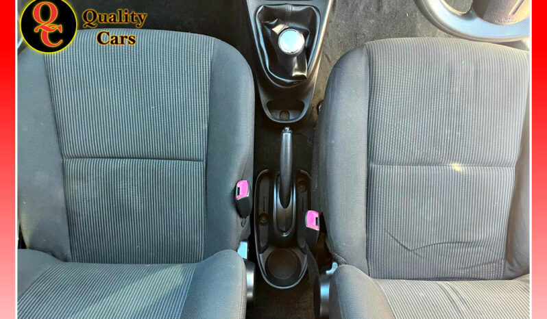 
								TOYOTA ETIOS 1.5 XS SPRINT full									