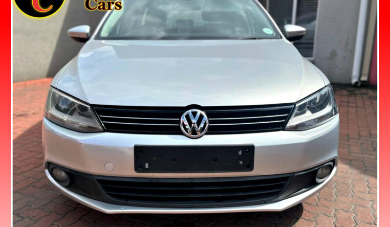 
								VW Jetta VI 1.4 TSI Comfortline full									