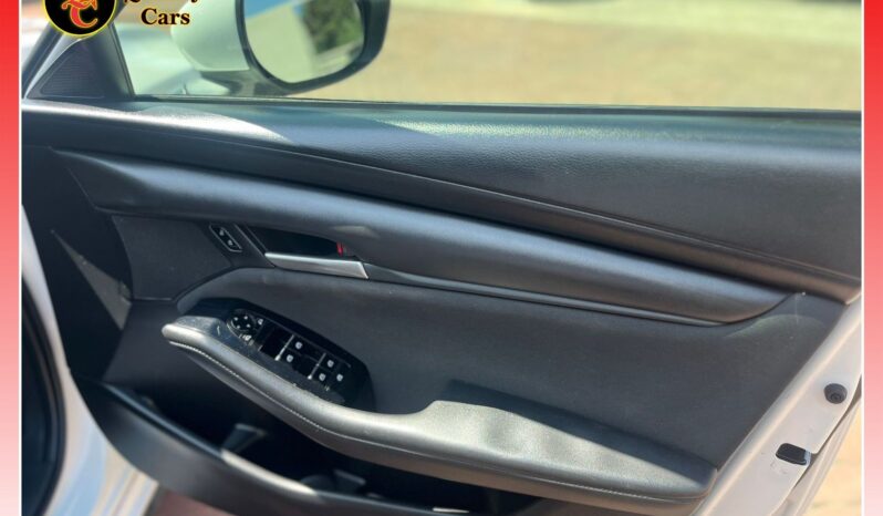 
								MAZDA 3 1.5 ACTIVE full									