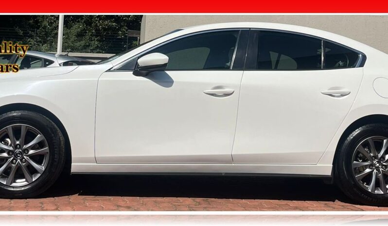 
								MAZDA 3 1.5 ACTIVE full									