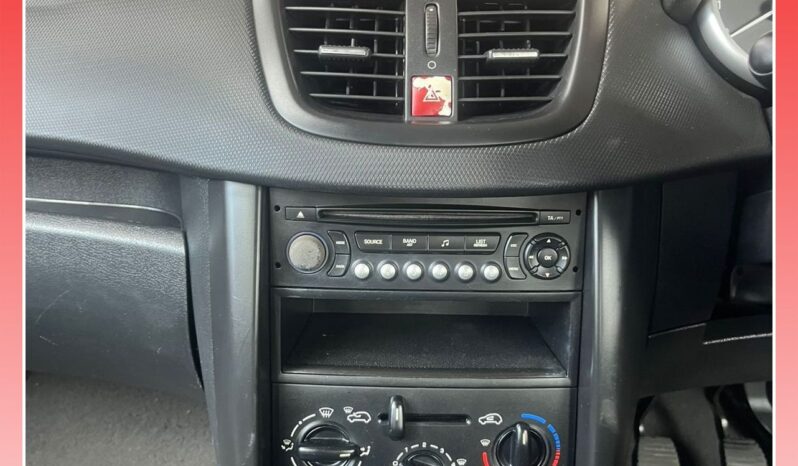 
								PEUGEOT 207 1.4 XR full									