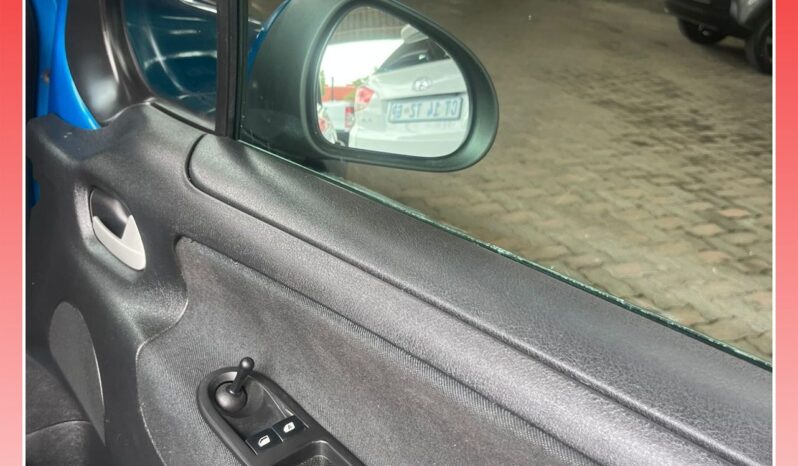 
								PEUGEOT 207 1.4 XR full									