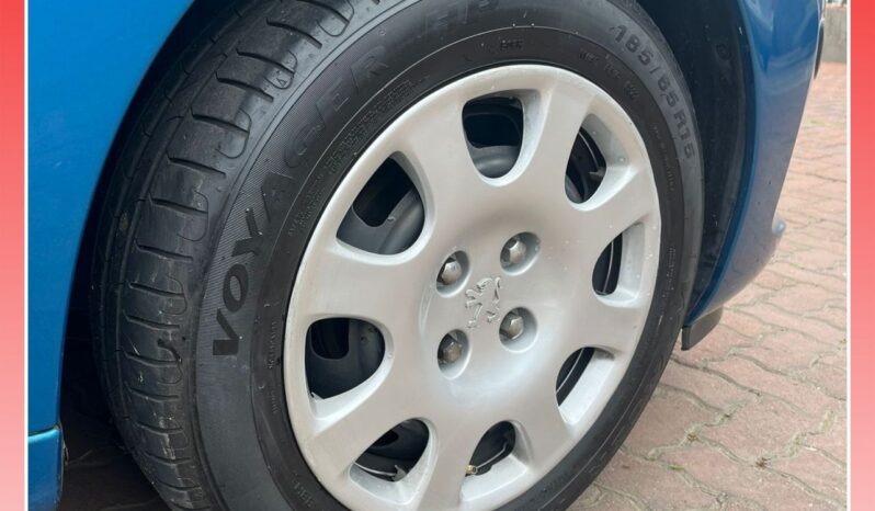 
								PEUGEOT 207 1.4 XR full									