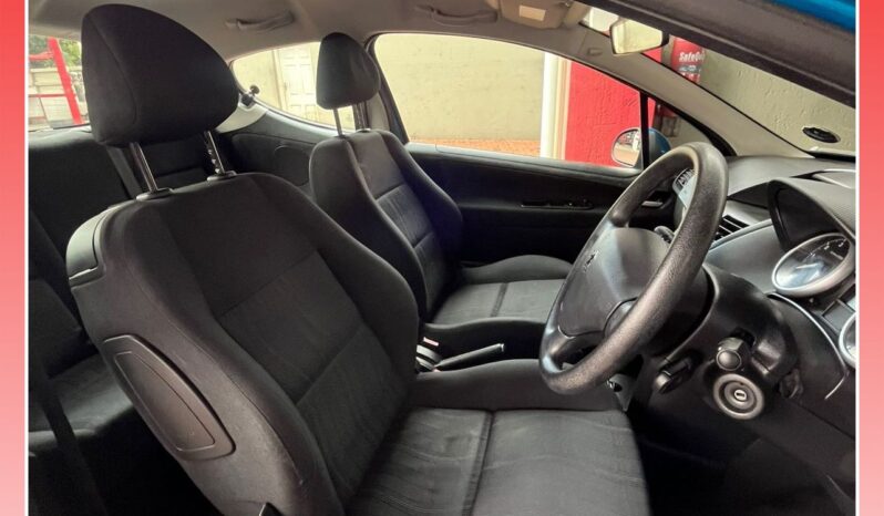 
								PEUGEOT 207 1.4 XR full									