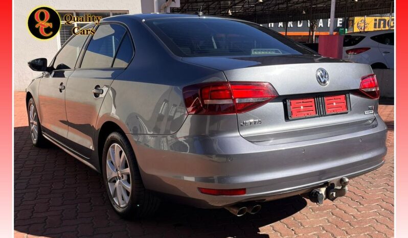
								Volkswagen Jetta VI 1.4 TSI COMFORTLINE 2017 full									