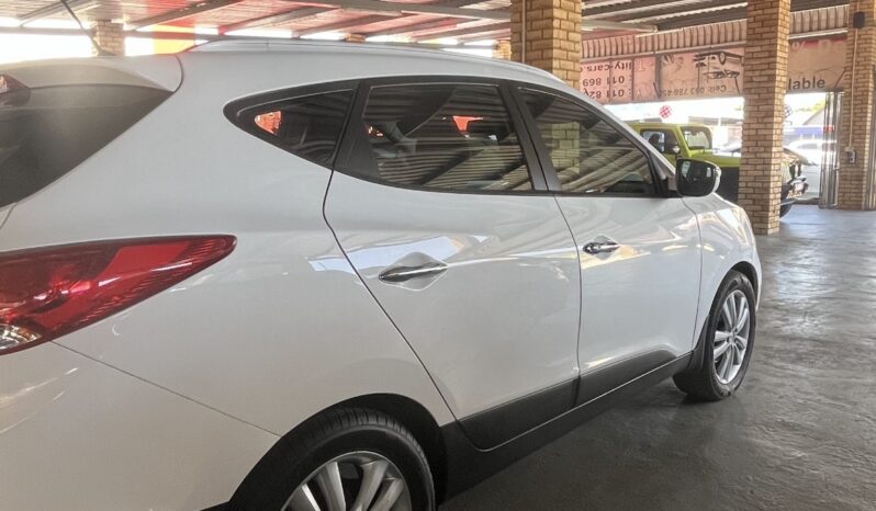 
								HYUNDAI IX35 A/T CRDI full									