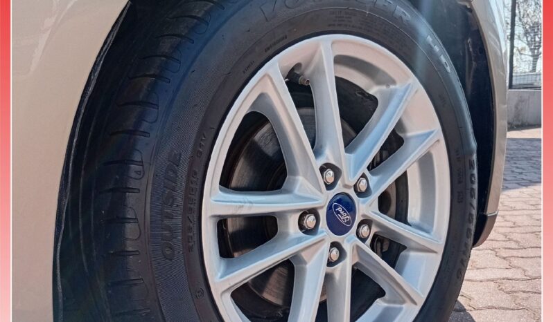 
								2016 Ford Focus 1.0 EcoBoost Trend full									